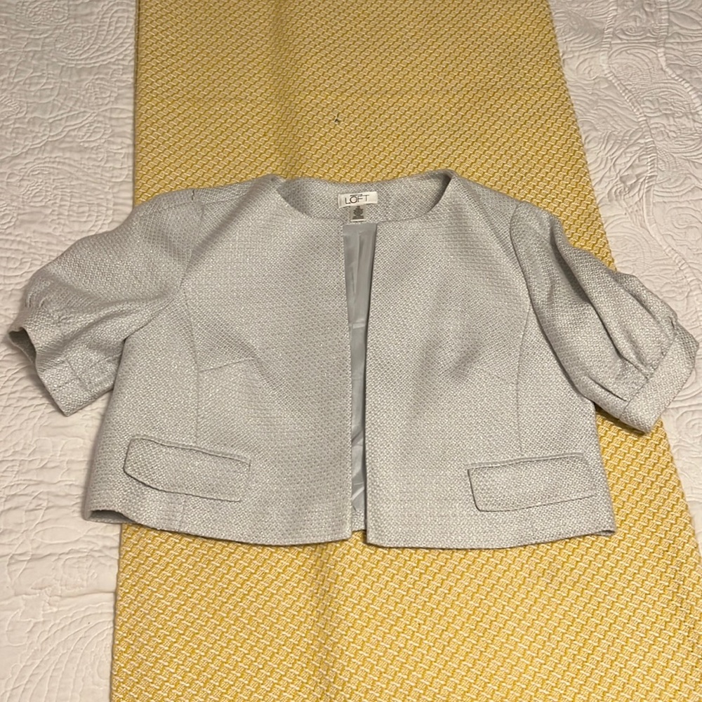 EXCELLENT CONDITION- NWOT Womens cropped Jackets